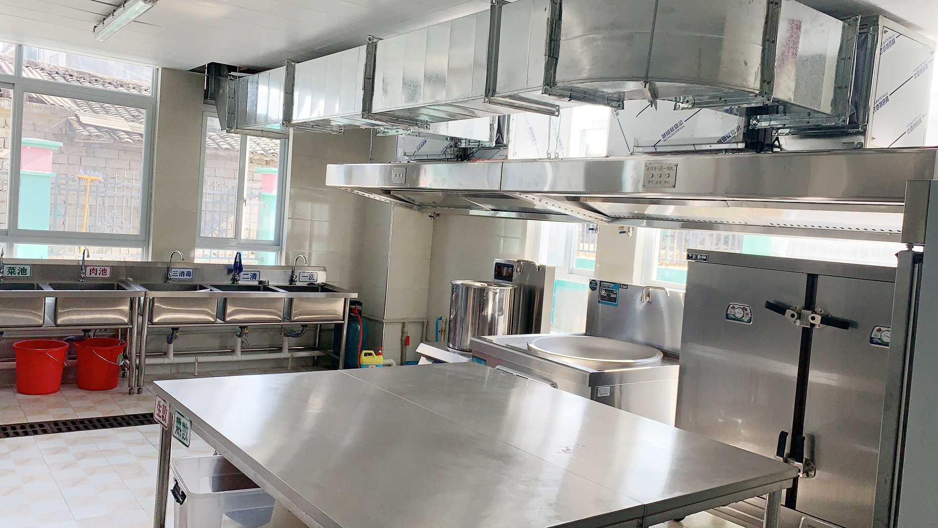 幼兒園學校廚房設(shè)備1