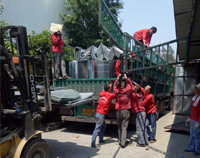 37°高溫下，優(yōu)佰特廚房設(shè)備公司的員工仍然在堅(jiān)持工作