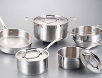 廚房設(shè)備廠家告訴你不銹鋼廚具和臺面有什么優(yōu)點(diǎn)